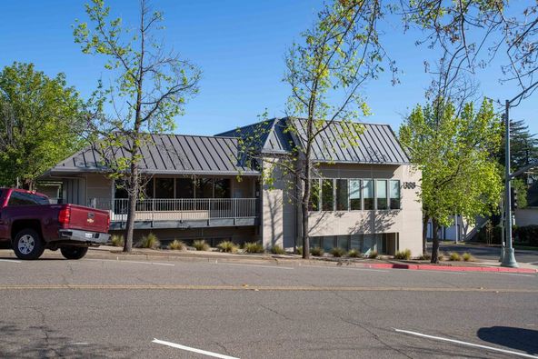 1388 Court St, Redding, CA 96001